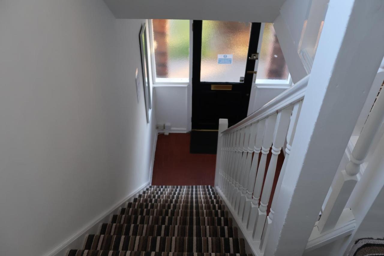 Spacious 4 Bed Home Near Nec, Jlr & Airport Parking For 3 Cars Ideal For Contractors! Solihull Exterior foto